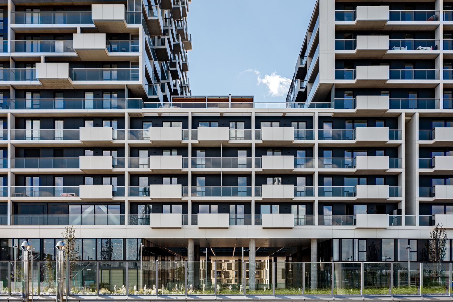 Marina Tower Ausblick über die Donau