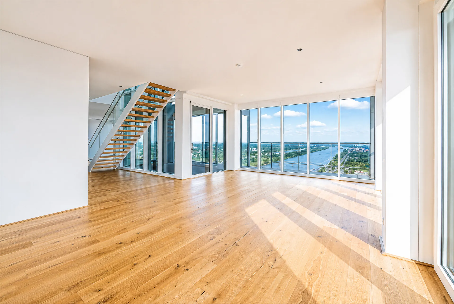Maisonette-Wohnung mit interner Treppe und Donaublick